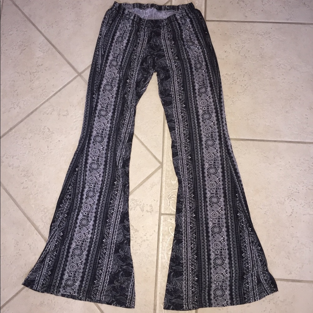Boho stretchy black and white pattern flare pants